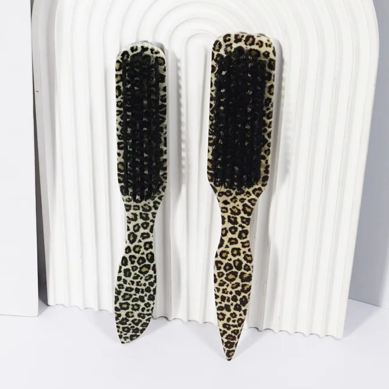 2pcs/set hair styling brush, leopard print pattern, hair salon brush, suitable for all hair types, special for real hair wigs
2pcs/set hair styling brush, leopard print pattern, hair salon brush, suitable for all hair types, special for real hair wigs