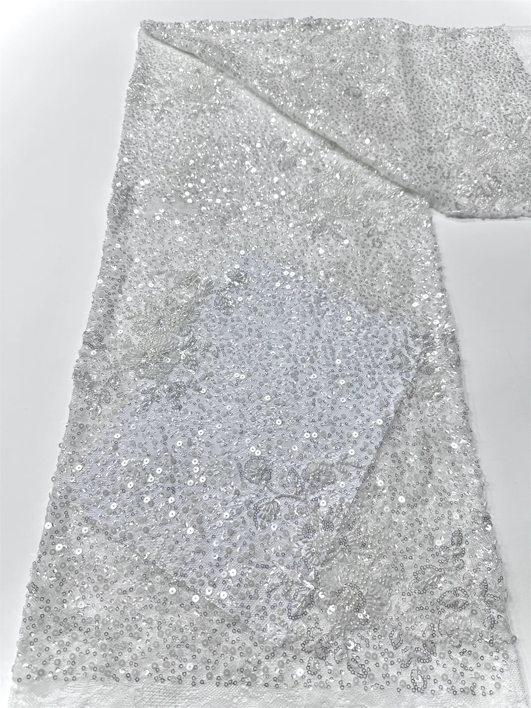 2025, роскошная нигерийская сетчатая кружевная ткань с блестками и бисером, высокое качество, белая африканская тюль, кружевная ткань, французская ткань для свадебного платья
2025, роскошная нигерийская сетчатая кружевная ткань с блестками и бисером, высокое качество, белая африканская тюль, кружевная ткань, французская ткань для свадебного платья