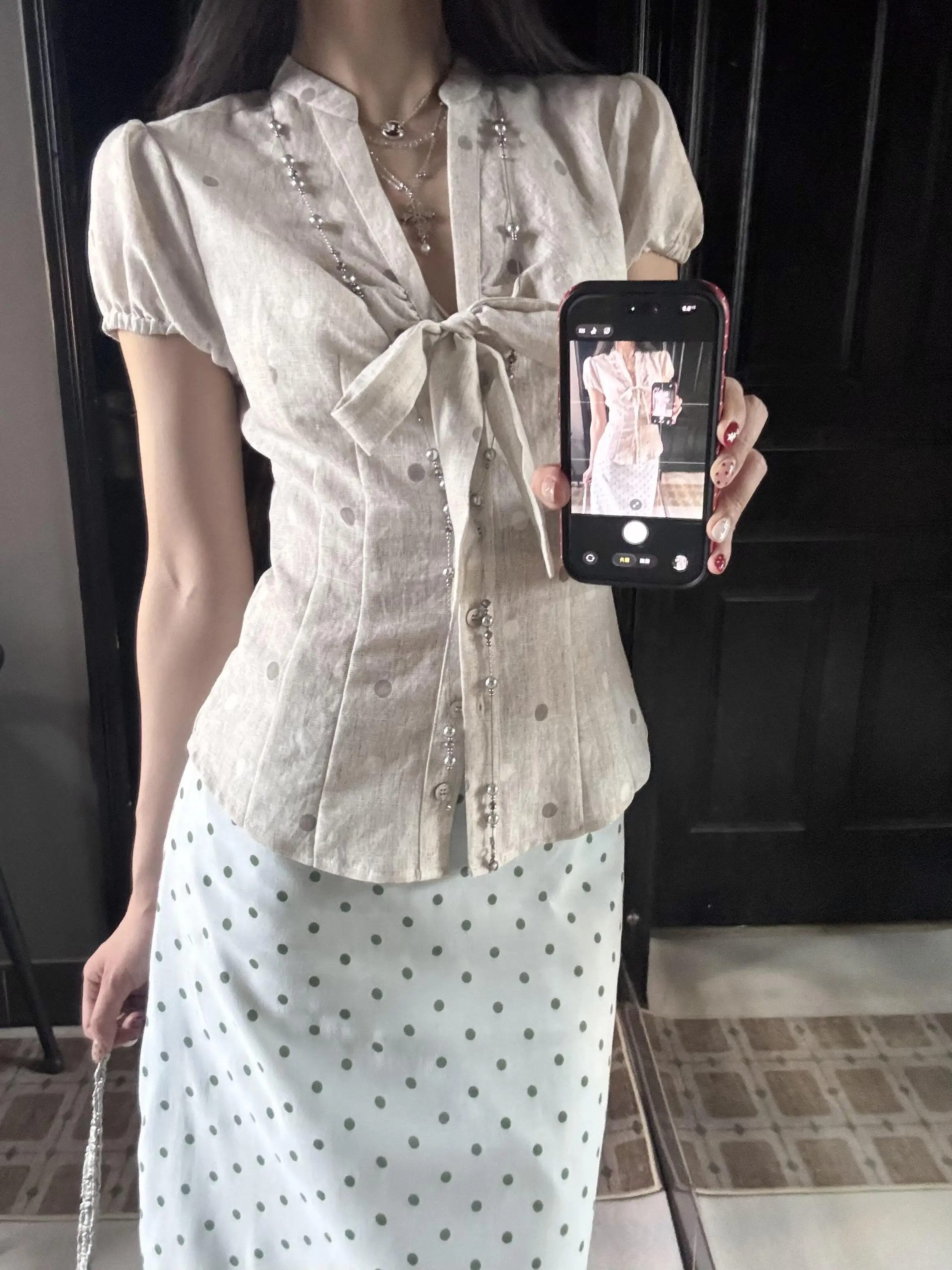 Slimming V-Neck Polka Dot Print Design Heavy Work Belted Waist Shirt Women's Summer New Style French Style Bubble Sleeve Shirt
Slimming V-Neck Polka Dot Print Design Heavy Work Belted Waist Shirt Women's Summer New Style French Style Bubble Sleeve Shirt