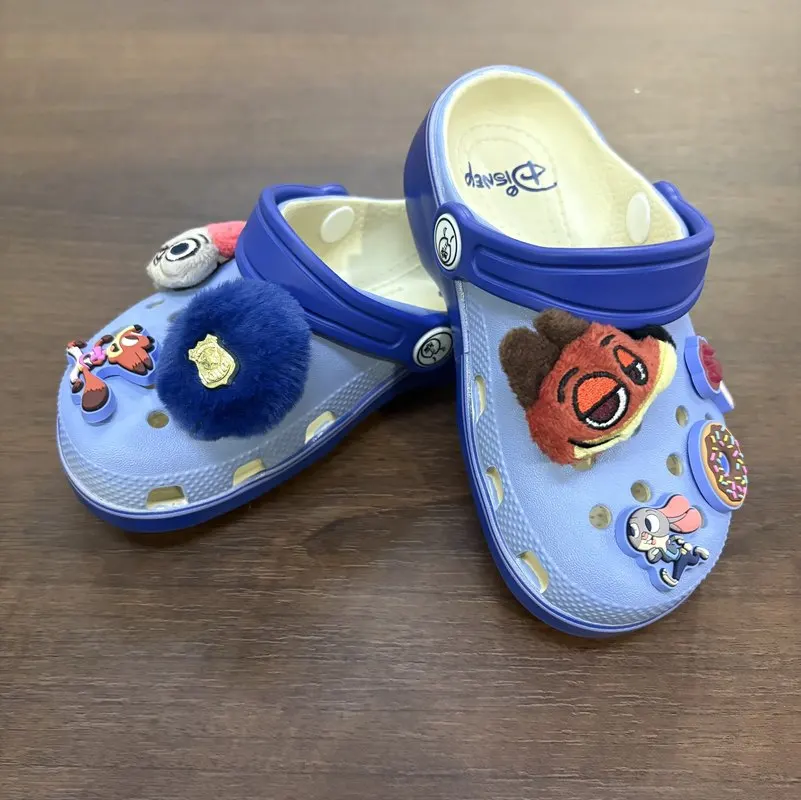 Однотонные водонепроницаемые тапочки с героями мультфильма Disney Zootopia2, подходят для детей от 0 до 8 лет, детские уличные сандалии, дышащая обувь из ЭВА, подарок-сюрприз
Однотонные водонепроницаемые тапочки с героями мультфильма Disney Zootopia2, подходят для детей от 0 до 8 лет, детские уличные сандалии, дышащая обувь из ЭВА, подарок-сюрприз