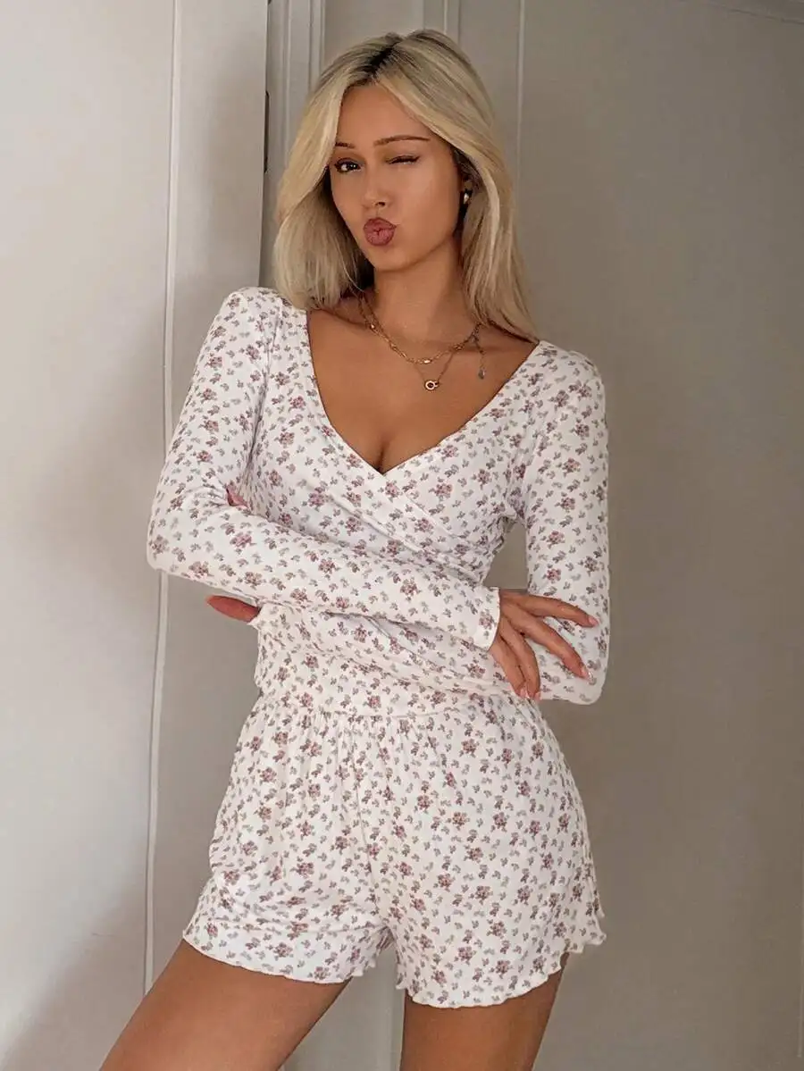 Ditsy Floral Fitted Women Pajama Set Spring Summer
Ditsy Floral Fitted Women Pajama Set Spring Summer