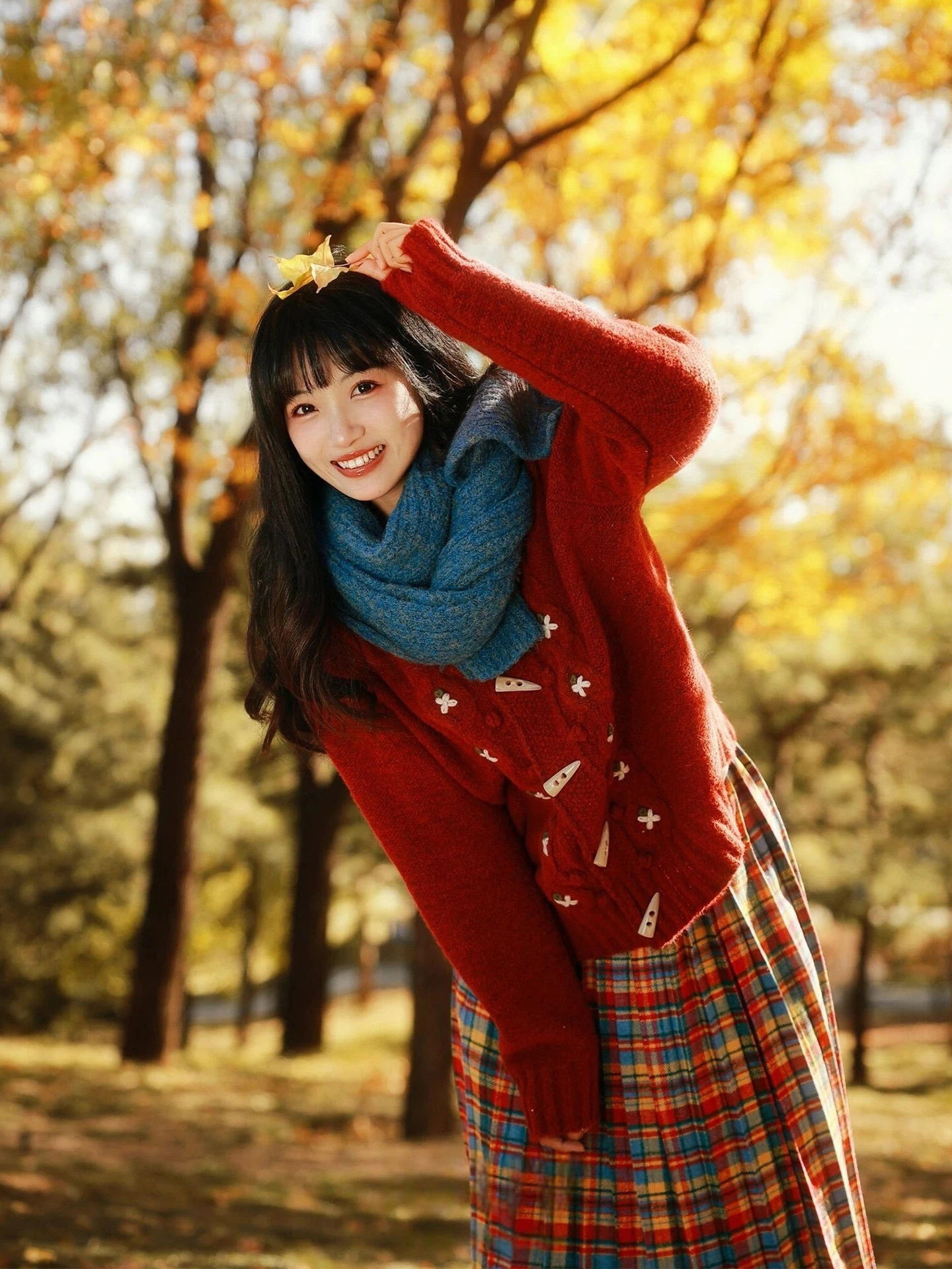 Autumn Winter Women's Knitted Sweater Plaid Skirt Two-Piece Set Retro Button Design High Waist Fashion Ensemble
Autumn Winter Women's Knitted Sweater Plaid Skirt Two-Piece Set Retro Button Design High Waist Fashion Ensemble