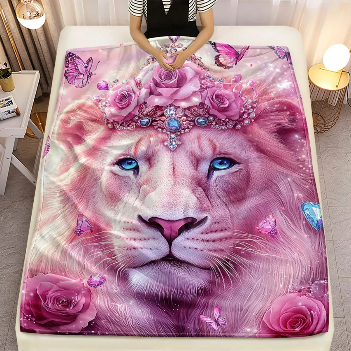 1pc Pink lion with rose crown butterfly design fluffy fleece blanket royal animal fantasy art soft throw for bedroom or couch
1pc Pink lion with rose crown butterfly design fluffy fleece blanket royal animal fantasy art soft throw for bedroom or couch