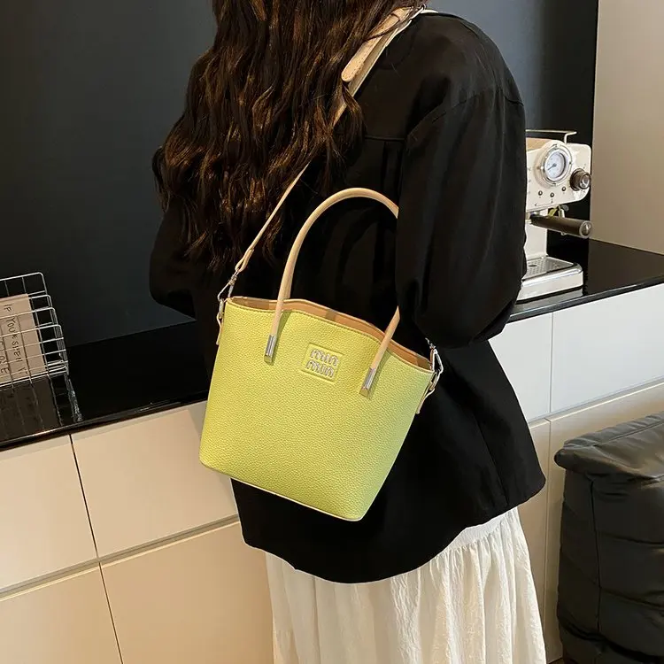 2025 Summer 294 New Bucket Bag Shoulder Bag Fashion Simple Shoulder Messenger Bag Handbag Casual Versatile
2025 Summer 294 New Bucket Bag Shoulder Bag Fashion Simple Shoulder Messenger Bag Handbag Casual Versatile