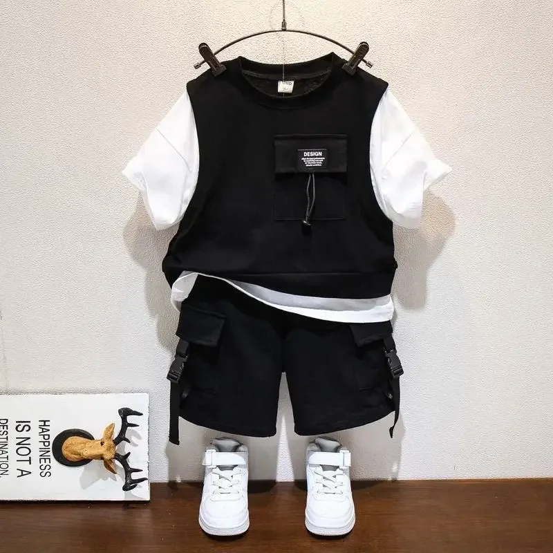 Boys Summer Set New Children's Leisure Sports Top Shorts Boys Handsome Baby Children's Wear Two Piece Set
Boys Summer Set New Children's Leisure Sports Top Shorts Boys Handsome Baby Children's Wear Two Piece Set
