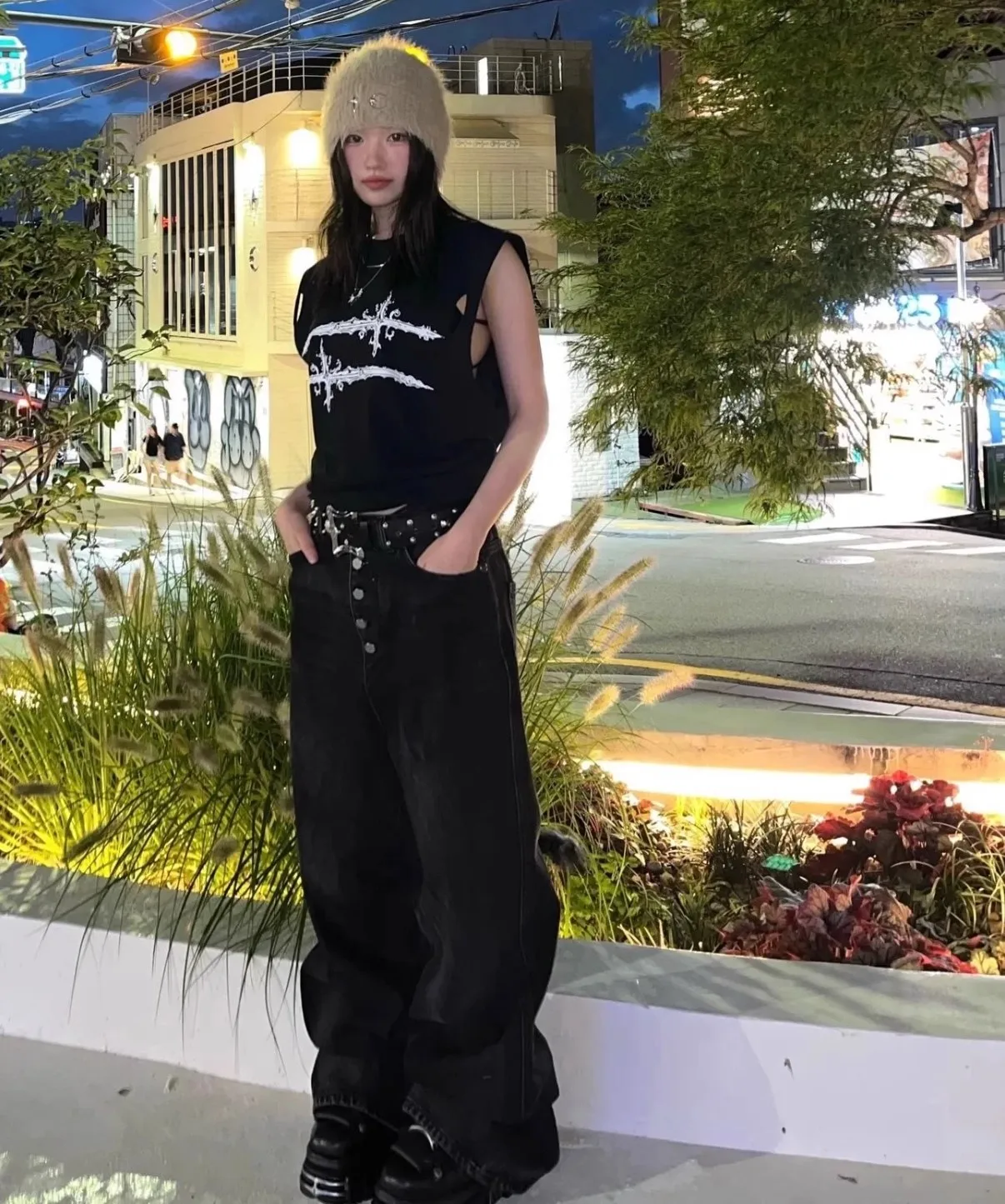 Майка Thug Club с принтом кинжала 2025 года, выгодная майка с венкой на плечах TX1389
Майка Thug Club с принтом кинжала 2025 года, выгодная майка с венкой на плечах TX1389