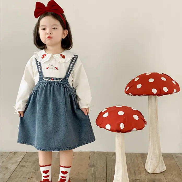 Girls Solid Color Embroidered Denim Strap Skirt 2025 Spring New Baby Girl Sweet and Cute Shirt
Girls Solid Color Embroidered Denim Strap Skirt 2025 Spring New Baby Girl Sweet and Cute Shirt