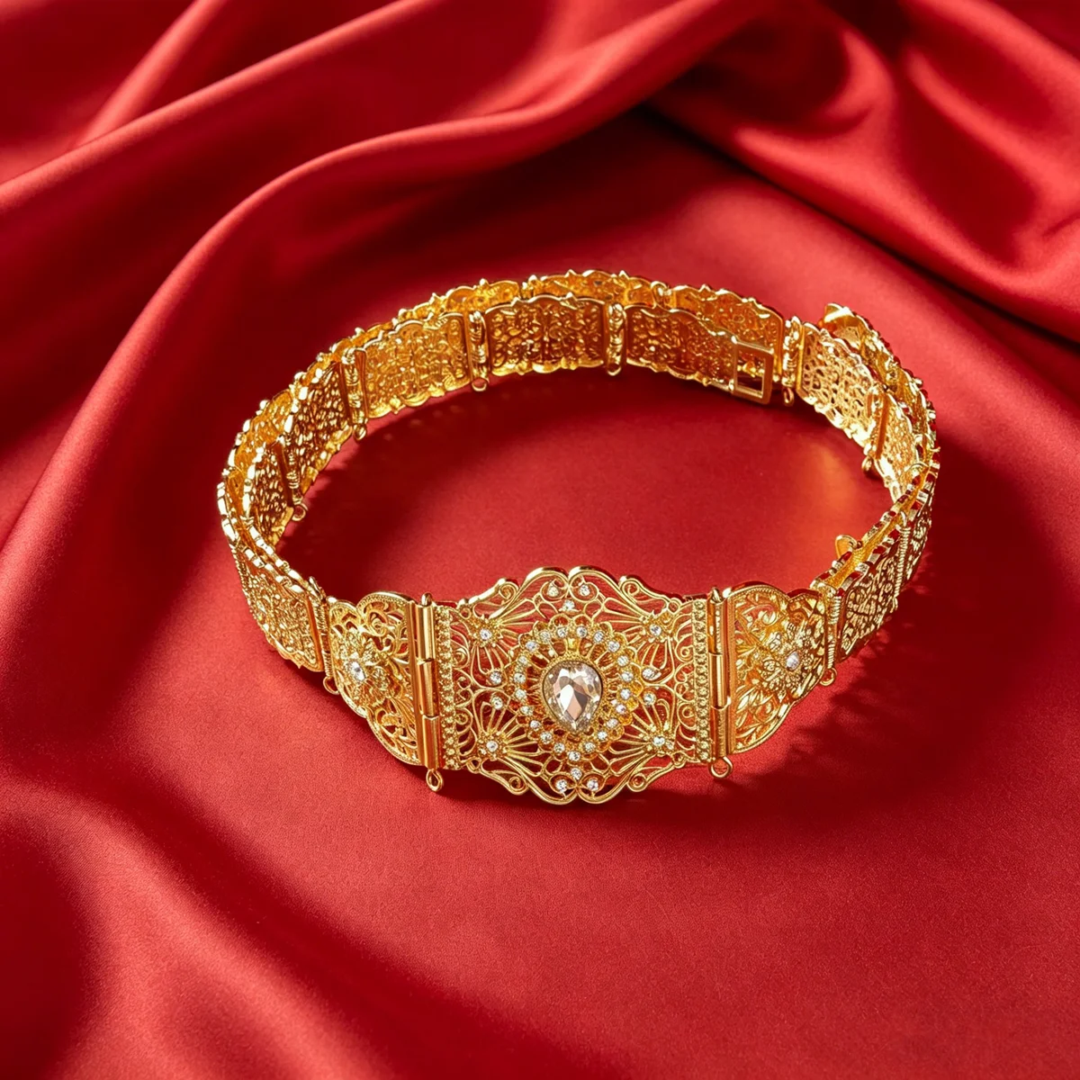 Middle East New Luxury Gold Plated Metal Bride Waist Belt Hollow Pattern Vintage Court Ladies Body Chain
Middle East New Luxury Gold Plated Metal Bride Waist Belt Hollow Pattern Vintage Court Ladies Body Chain
