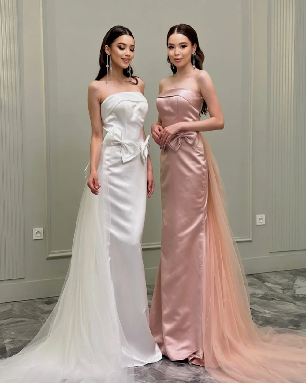 Customized Fashion Exquisite Charmeuse Bow Pleat Ribbon Straight Strapless Long Dresses Bespoke Occasion Dresses Sizes Available
Customized Fashion Exquisite Charmeuse Bow Pleat Ribbon Straight Strapless Long Dresses Bespoke Occasion Dresses Sizes Available