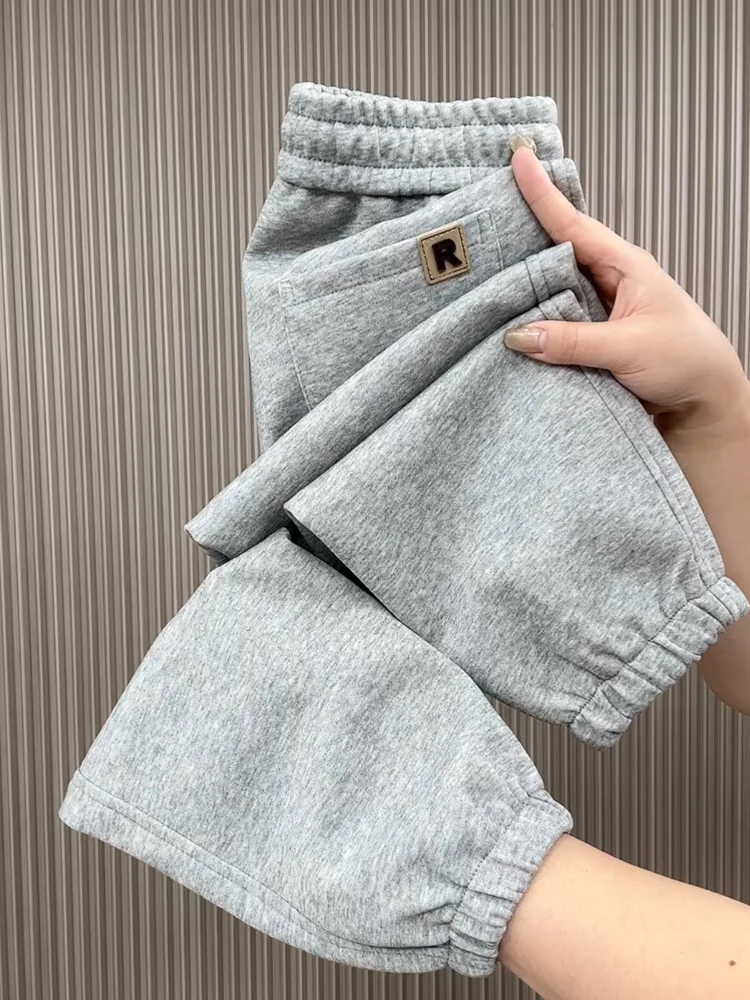 High-quality Cotton SweatPants Women Spring autumn Elastic Waist Loose Pants Casual Women Casual Trousers Women Clothing
High-quality Cotton SweatPants Women Spring autumn Elastic Waist Loose Pants Casual Women Casual Trousers Women Clothing