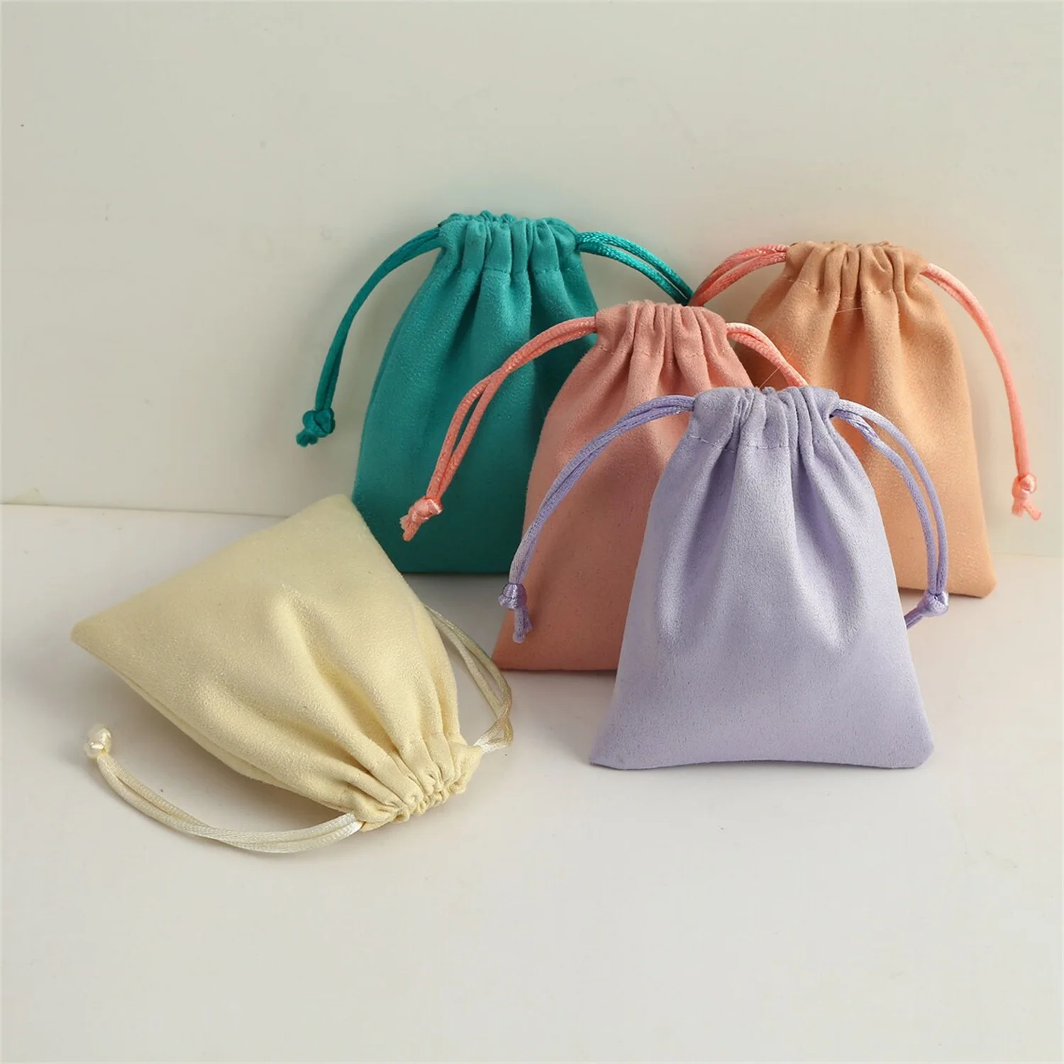 50pcs Velvet Jewelry Bag Flannel Drawstring Ring Earrings Gift Bags Jewelry Packaging Bags Pouches Chic Wedding Favor Bags Blue
50pcs Velvet Jewelry Bag Flannel Drawstring Ring Earrings Gift Bags Jewelry Packaging Bags Pouches Chic Wedding Favor Bags Blue