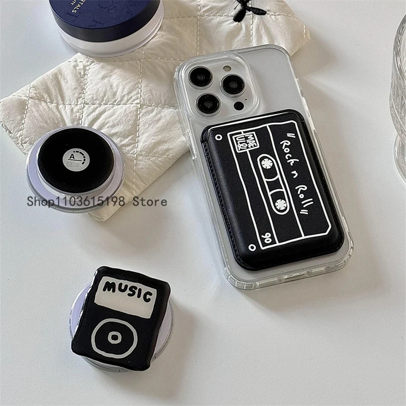 Корейский милый Walkman для Magsafe, магнитный чехол для телефона Griptok Grip Tok, подставка для iPhone 16, складной чехол для беспроводной зарядки, кольцо-держатель
Корейский милый Walkman для Magsafe, магнитный чехол для телефона Griptok Grip Tok, подставка для iPhone 16, складной чехол для беспроводной зарядки, кольцо-держатель