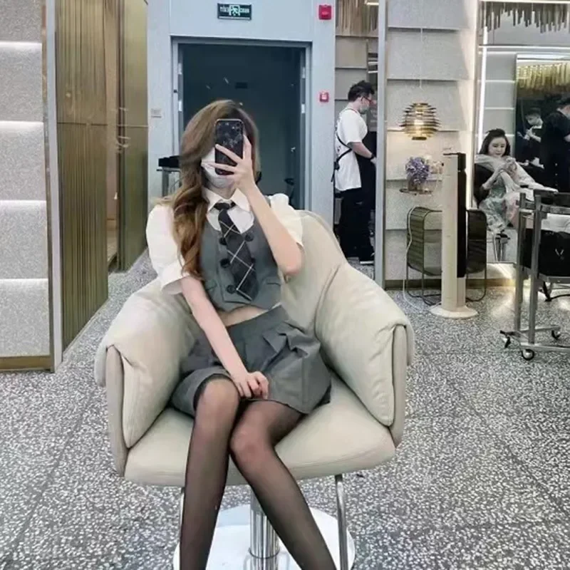 Professional Barber Armchairs Scissors Chairs Barbershop Multifunctional Chair For Beauty Salon Pedicure Swivel Vintage Cosmetic
Professional Barber Armchairs Scissors Chairs Barbershop Multifunctional Chair For Beauty Salon Pedicure Swivel Vintage Cosmetic