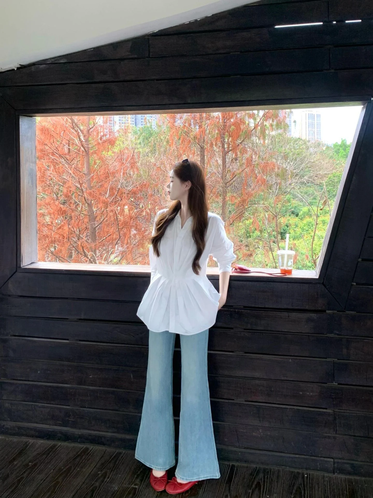 Elegant White Women's Shirt Waist-Cinching Long Sleeve Versatile Style Korean Commute Loose Fit Regular Sleeve Length V-neck
Elegant White Women's Shirt Waist-Cinching Long Sleeve Versatile Style Korean Commute Loose Fit Regular Sleeve Length V-neck