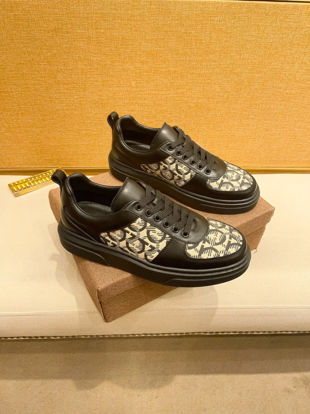 Leather men's shoes, personalized and versatile, fashionable and casual, low top board shoes
Leather men's shoes, personalized and versatile, fashionable and casual, low top board shoes