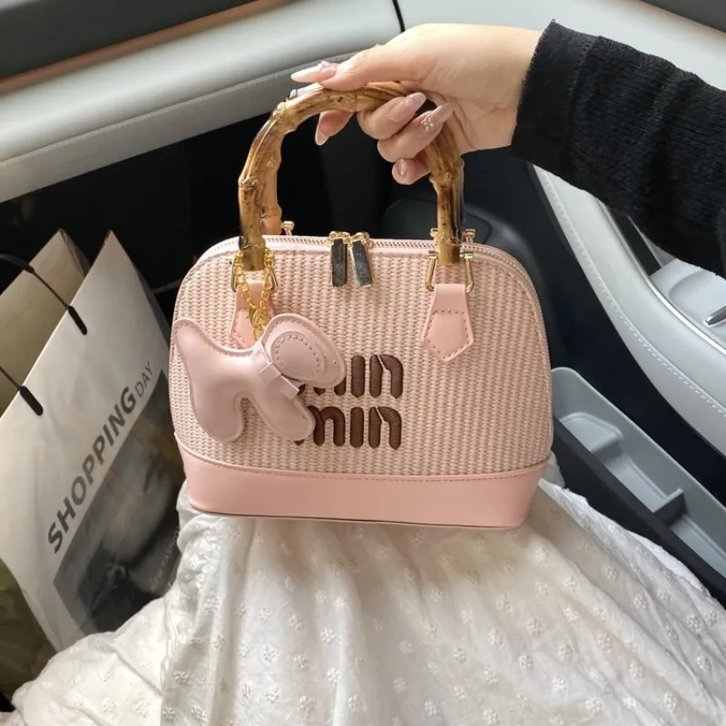 Дизайнерская элегантная сумка для подгузников для женщин, роскошная сумка через плечо, минималистичная кожаная сумка-тоут, винтажная модная сумка с большой вместимостью.
Дизайнерская элегантная сумка для подгузников для женщин, роскошная сумка через плечо, минималистичная кожаная сумка-тоут, винтажная модная сумка с большой вместимостью.