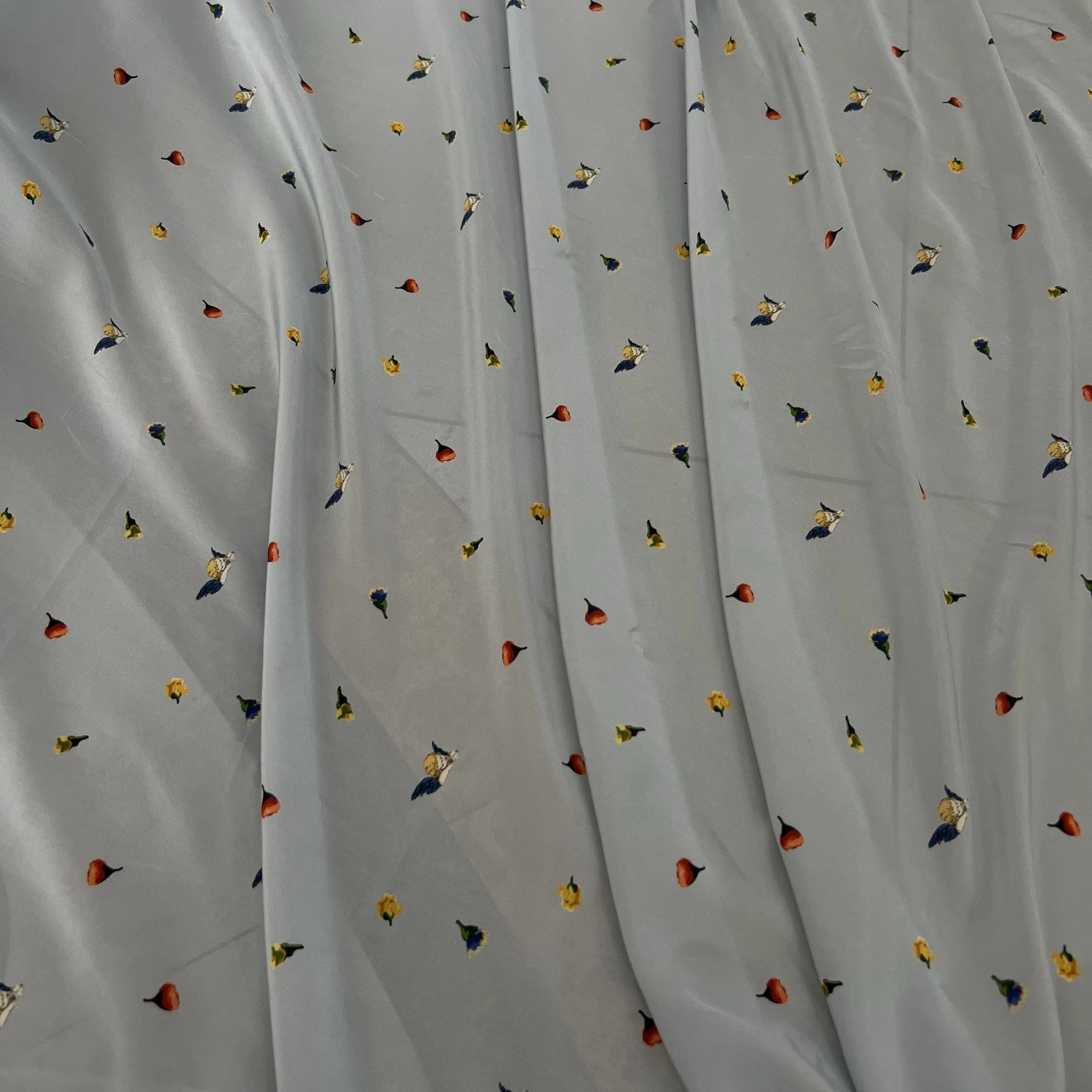 1 meter 100% Mulberry Silk 18 Momme Crepe Silk Fabric Gray Small Angel Printed 140cm 55" wide by the yard XX196
1 meter 100% Mulberry Silk 18 Momme Crepe Silk Fabric Gray Small Angel Printed 140cm 55" wide by the yard XX196