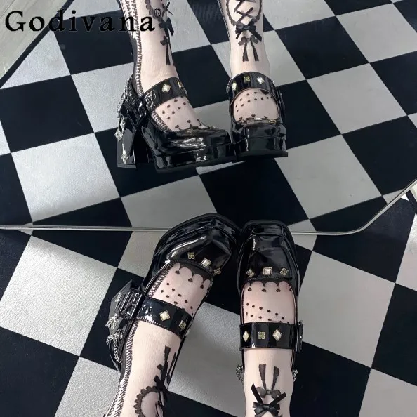 Y2K Subculture Lolita Waterproof Table High Heels Cross Chain Rivet Thick Heel Punk Style Sweet Cool Girl Mary Jane Single Shoe
Y2K Subculture Lolita Waterproof Table High Heels Cross Chain Rivet Thick Heel Punk Style Sweet Cool Girl Mary Jane Single Shoe