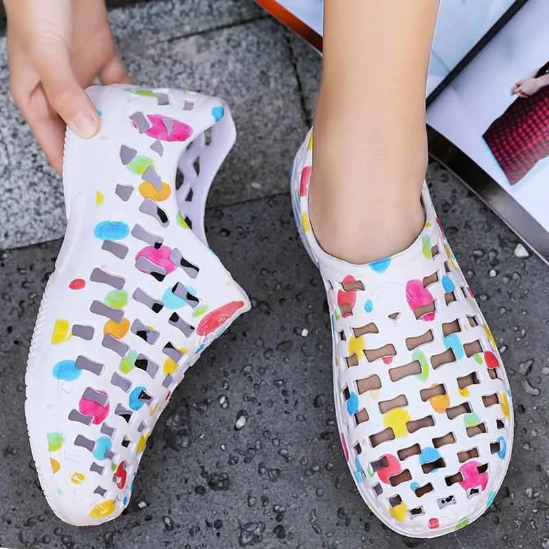 Women's Anti-Slip Hole Hole Sandals Breathable Hollow out Thick Bottom Summer Beach Shoes Floral Pattern Low Cut Flat Sandals
Women's Anti-Slip Hole Hole Sandals Breathable Hollow out Thick Bottom Summer Beach Shoes Floral Pattern Low Cut Flat Sandals