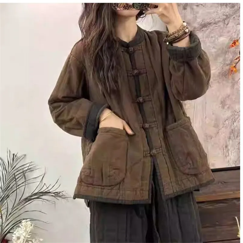 Осенне-зимняя утепленная хлопковая куртка на пуговицах в виде лягушки, женская винтажная свободная китайская куртка с длинными рукавами, литературная верхняя одежда
Осенне-зимняя утепленная хлопковая куртка на пуговицах в виде лягушки, женская винтажная свободная китайская куртка с длинными рукавами, литературная верхняя одежда