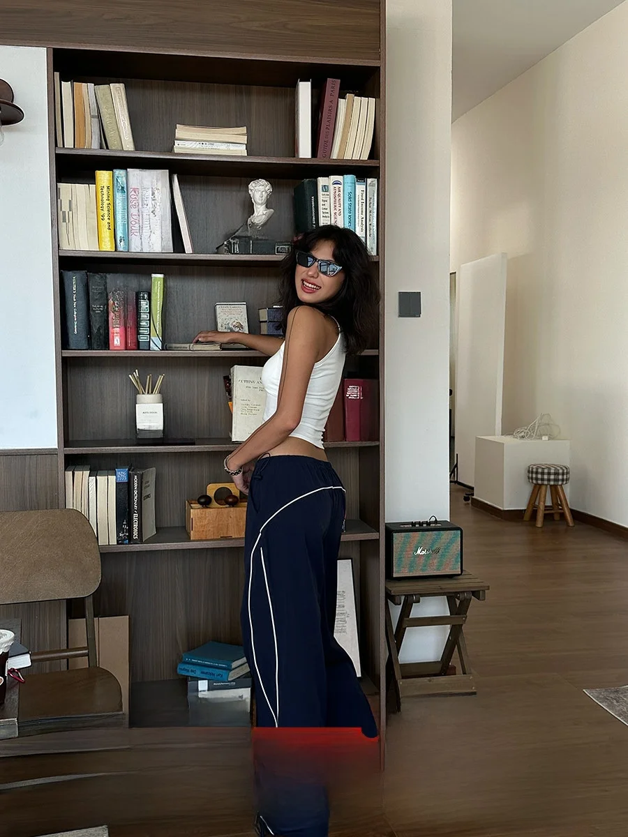 Женские повседневные спортивные брюки GOGOBURN в американском ретро-стиле, синие, прямого кроя, в стиле рабочей одежды, летние модные женские брюки
Женские повседневные спортивные брюки GOGOBURN в американском ретро-стиле, синие, прямого кроя, в стиле рабочей одежды, летние модные женские брюки