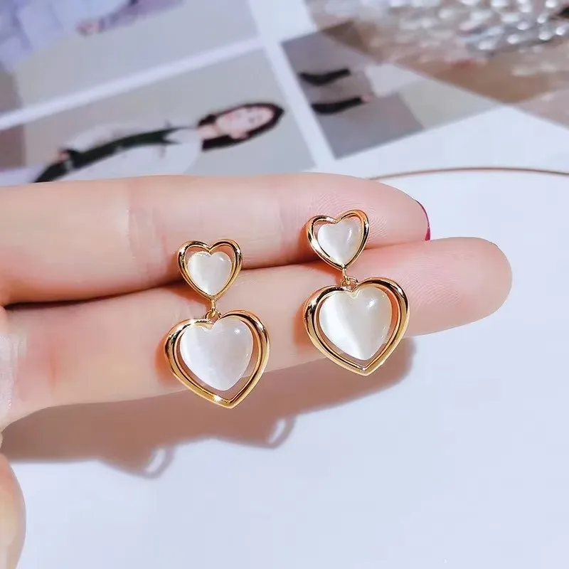 Natural White Chalcedony Hand Carved Water Drop Earrings Fashion Jewelry Men's and Women's White Crystal Water Drop Earrings
Natural White Chalcedony Hand Carved Water Drop Earrings Fashion Jewelry Men's and Women's White Crystal Water Drop Earrings