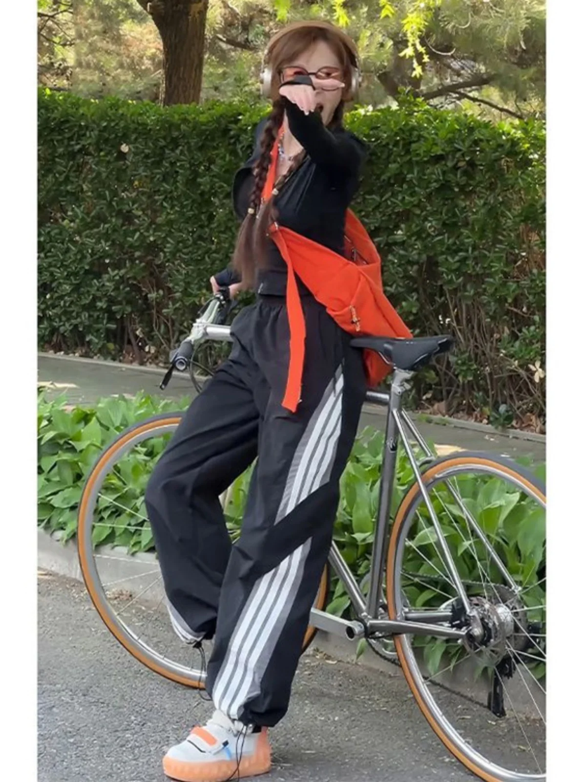 Брюки мужские летние спортивные в полоску в стиле хип-хоп, прямые, повседневные, в американском ретро-стиле, для велоспорта, рабочие, быстросохнущие
Брюки мужские летние спортивные в полоску в стиле хип-хоп, прямые, повседневные, в американском ретро-стиле, для велоспорта, рабочие, быстросохнущие