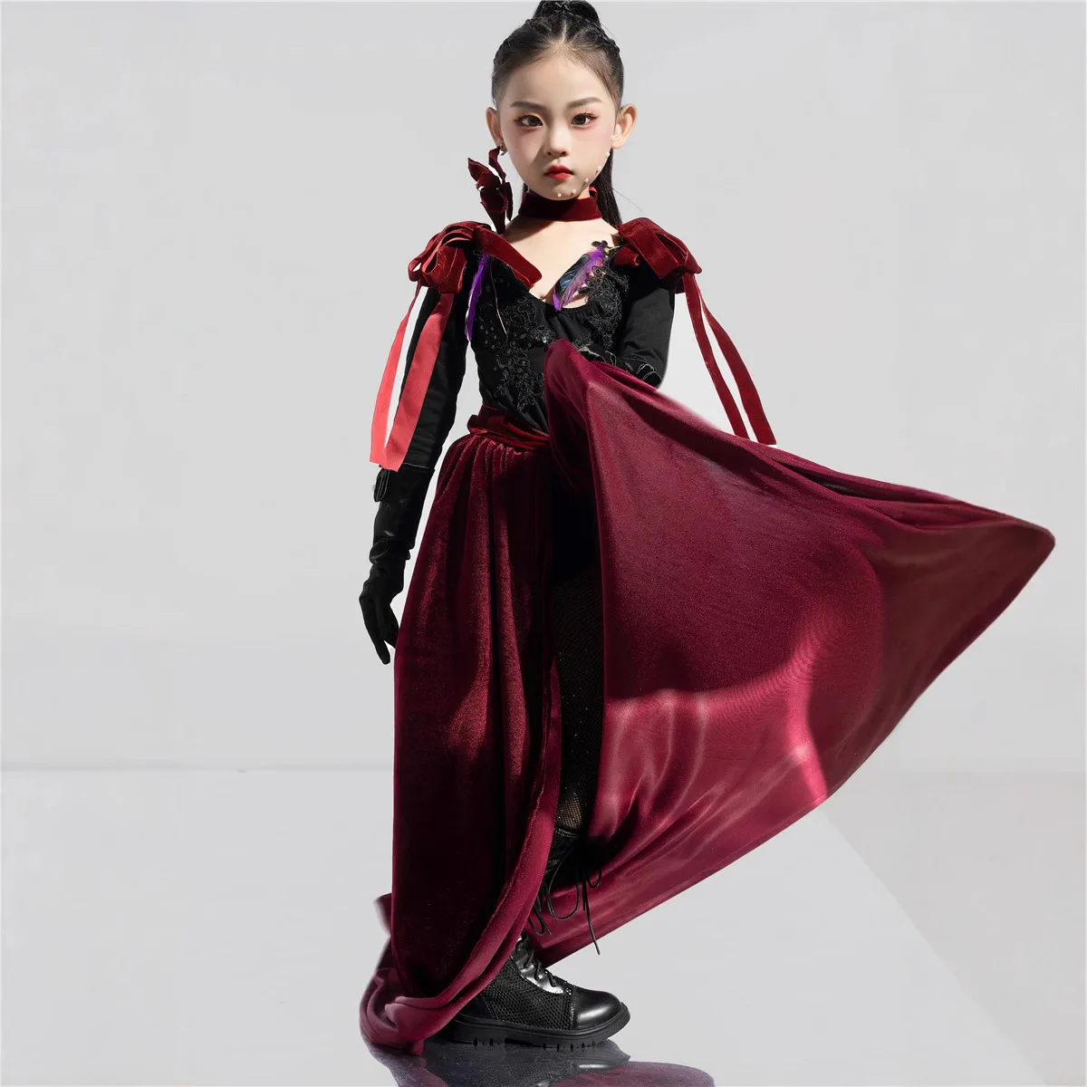 Girls elegant one-piece large trailing catwalk dress autumn and winter personality national tide atmosphere contrasting clothing
Girls elegant one-piece large trailing catwalk dress autumn and winter personality national tide atmosphere contrasting clothing
