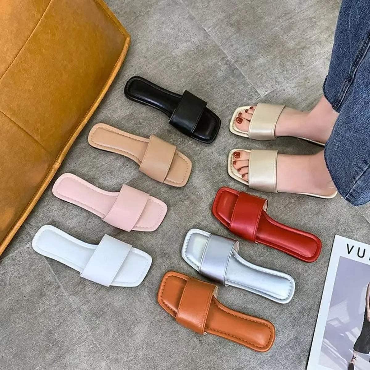 2025 Summer flat slippers, fairy style, fashionable, versatile, beautiful, lightweight and casual sandals size 36-43
2025 Summer flat slippers, fairy style, fashionable, versatile, beautiful, lightweight and casual sandals size 36-43