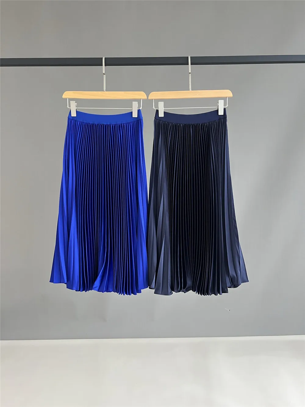 Женская весна-лето новая плиссированная юбка трапециевидной формы с высокой талией Lagre Swing для похудения 
Женская весна-лето новая плиссированная юбка трапециевидной формы с высокой талией Lagre Swing для похудения