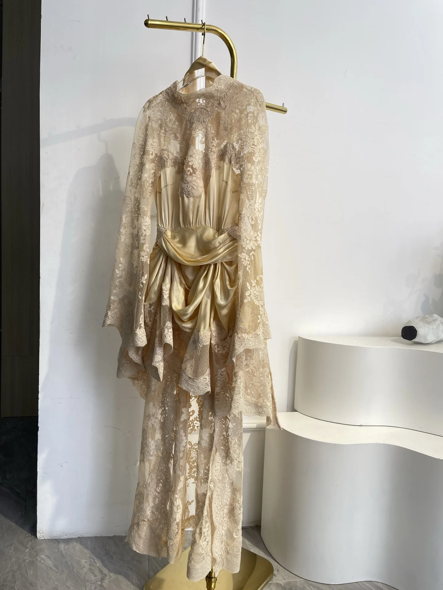 2026 New Beach Style Spring Summer Silk High Quality Long Sleeve Lace Patchwork Irregular Hem Women Long Dress
2026 New Beach Style Spring Summer Silk High Quality Long Sleeve Lace Patchwork Irregular Hem Women Long Dress