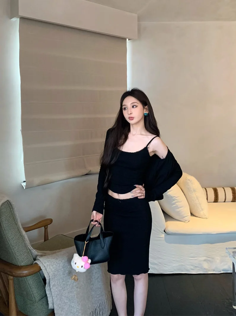 Elegant Simple Long Sleeve Open Cardigan Women's Inner Wear Tank Top Summer Wrap around High Waist Skirt Three Piece Set
Elegant Simple Long Sleeve Open Cardigan Women's Inner Wear Tank Top Summer Wrap around High Waist Skirt Three Piece Set