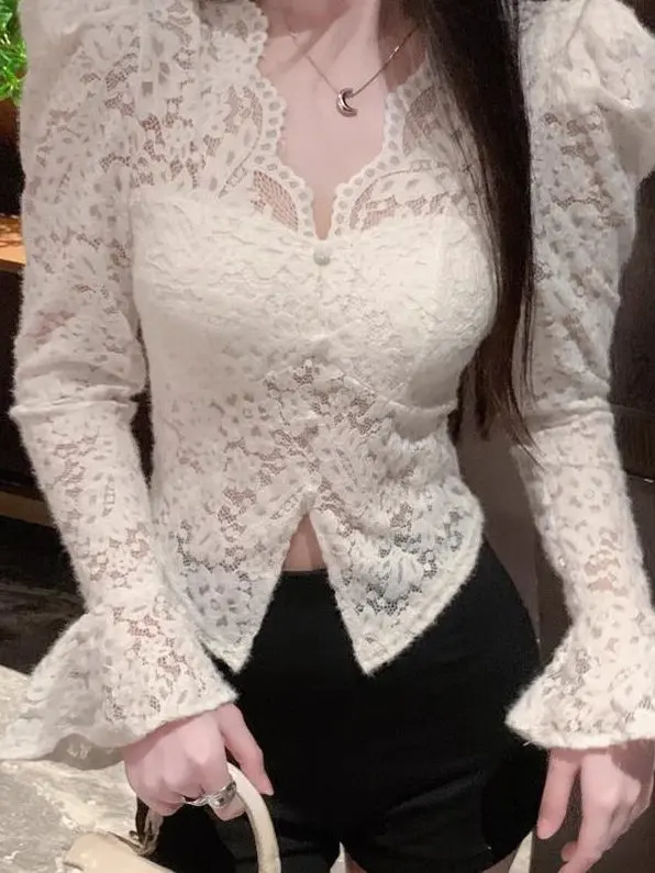 Fce Lined Thiened Lace Base irt Women's Bell Sve V-Ne Bubble Sve V-Ne Knitted Top Korean Sle Commute Wind
Fce Lined Thiened Lace Base irt Women's Bell Sve V-Ne Bubble Sve V-Ne Knitted Top Korean Sle Commute Wind