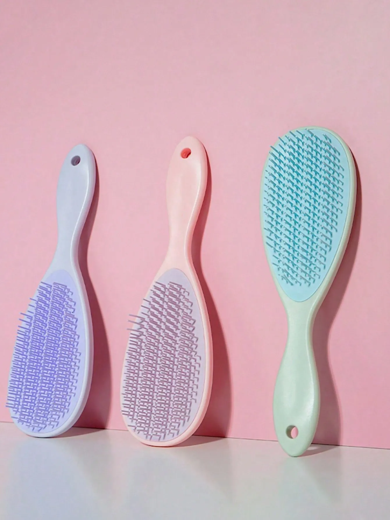 1pc Anti-Tangle Cushion Hair Brush With Handle, Suitable For Wet & Dry Hair, Detangling & Breakage Reduction, Fits All Hair Types, Unisex, Hair Care, Gift For Girls, Travel/School Use (Pink, Purple, Green)
1pc Anti-Tangle Cushion Hair Brush With Handle, Suitable For Wet & Dry Hair, Detangling & Breakage Reduction, Fits All Hair Types, Unisex, Hair Care, Gift For Girls, Travel/School Use (Pink, Purple, Green)