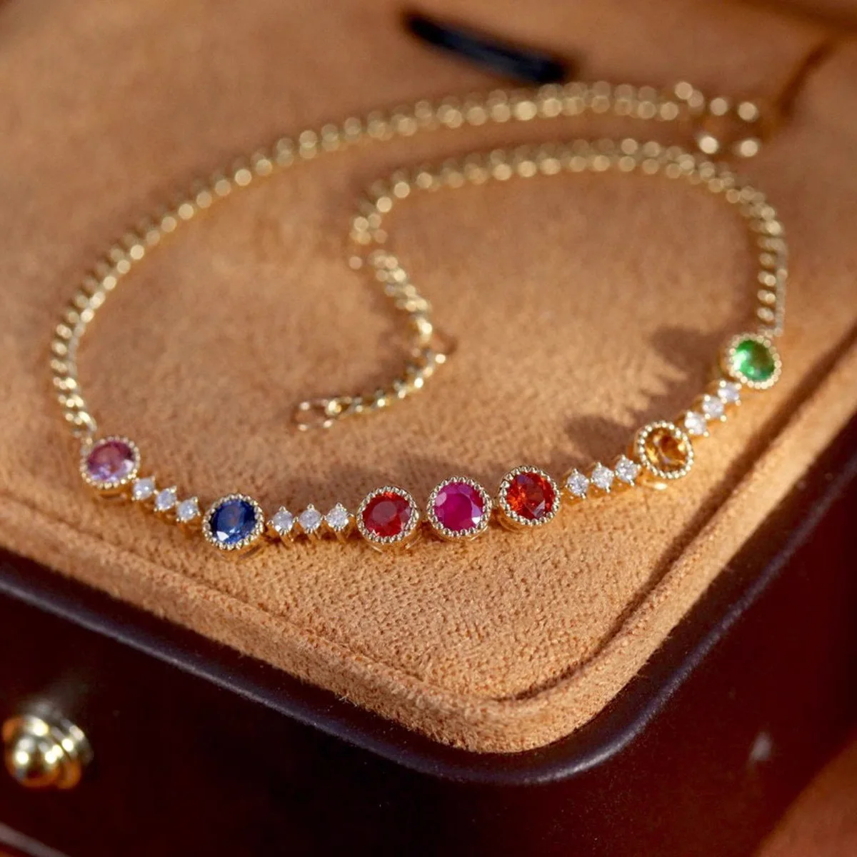 Ins Современные браслеты-манжеты из чистого серебра 925 пробы с радужным сапфиром овальной огранки Фигаро-цепочки для женщин, роскошные золотые украшения для рук с несколькими камнями
Ins Современные браслеты-манжеты из чистого серебра 925 пробы с радужным сапфиром овальной огранки Фигаро-цепочки для женщин, роскошные золотые украшения для рук с несколькими камнями