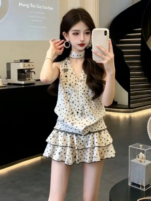 Summer Vacation Floral Print Halter Neck Sleeveless High Waist Skirt Two Piece Set Women's Fashionable Retro Style Outfit
Summer Vacation Floral Print Halter Neck Sleeveless High Waist Skirt Two Piece Set Women's Fashionable Retro Style Outfit
