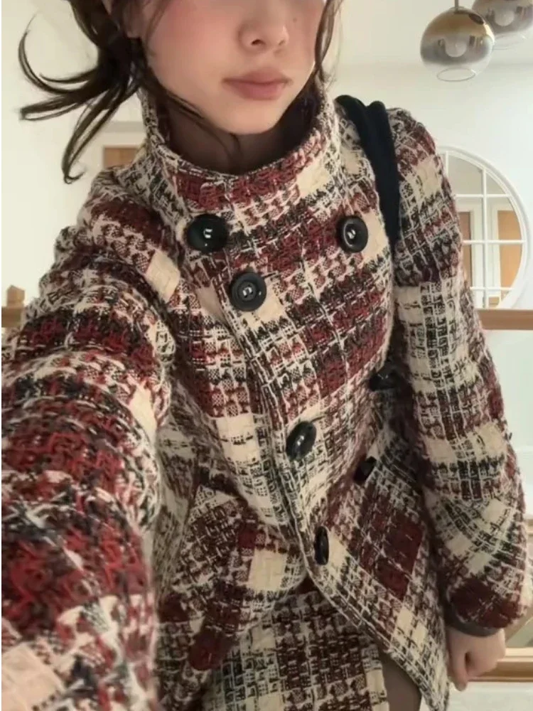 Осенне-зимнее шикарное пальто, теплое клетчатое водолазка с воротником на плечах, прямое пальто, женское двубортное пальто средней длины с длинными рукавами
Осенне-зимнее шикарное пальто, теплое клетчатое водолазка с воротником на плечах, прямое пальто, женское двубортное пальто средней длины с длинными рукавами