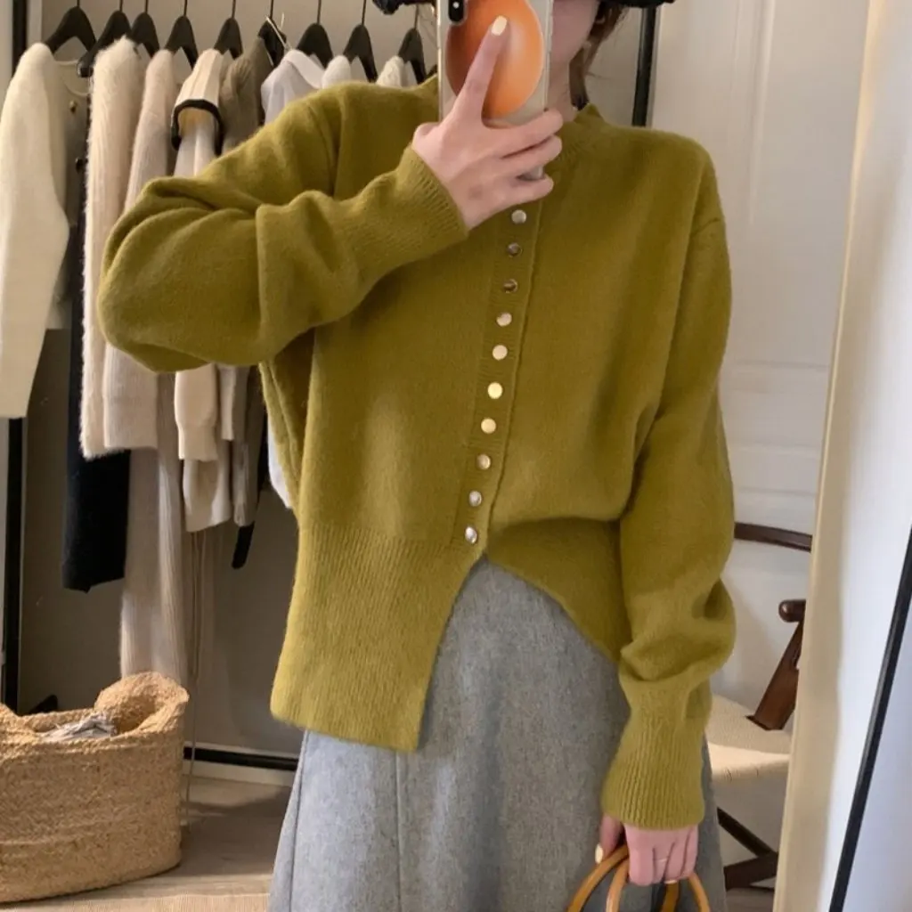 Women's French Style Knitted Cardigan Red Sweater Waist-Cinching Inner Bottoming Top for Spring & Fall
Women's French Style Knitted Cardigan Red Sweater Waist-Cinching Inner Bottoming Top for Spring & Fall