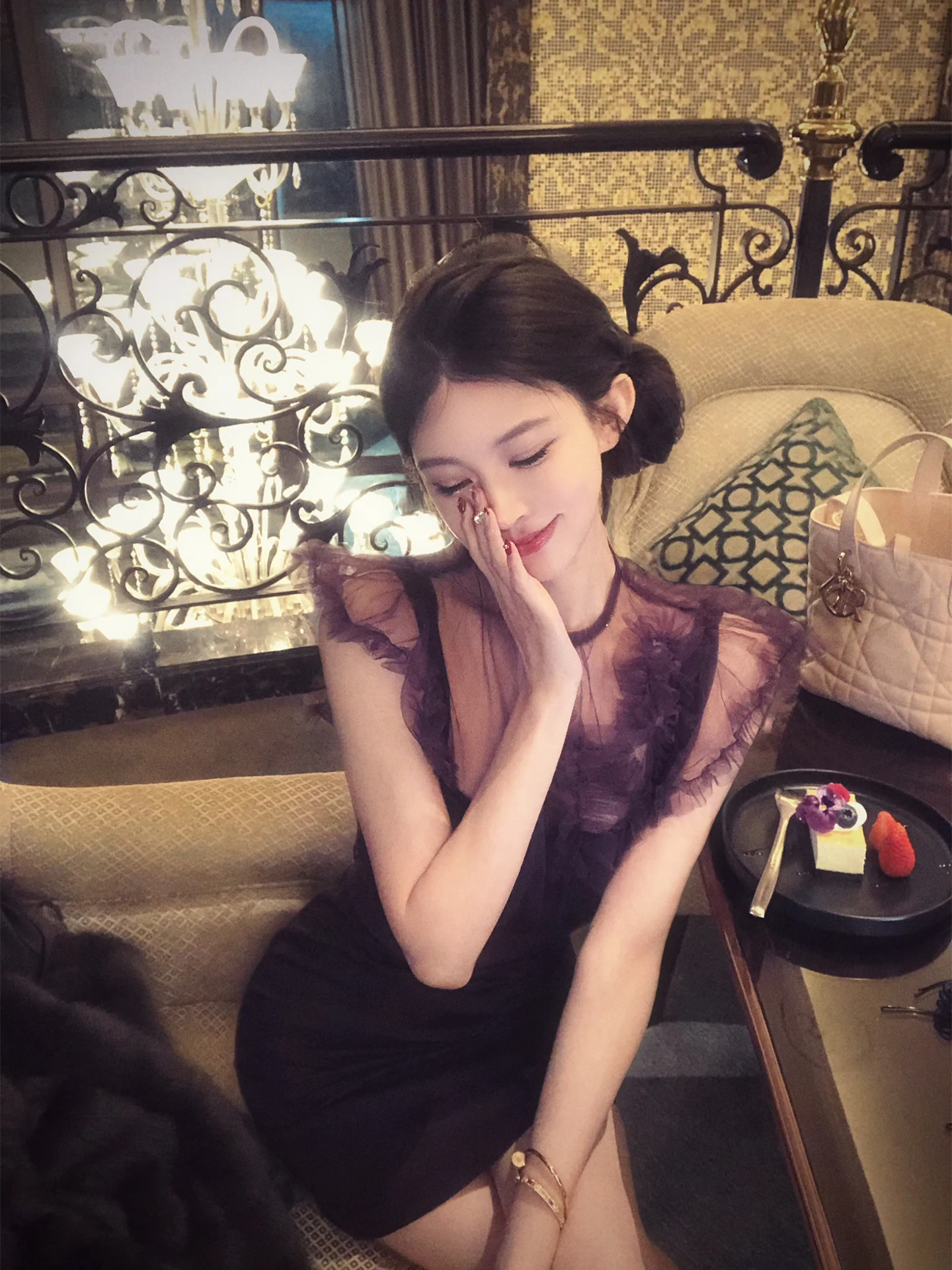 Женская повседневная одежда: юбка Mis Purple Anemone Pure Desire с кружевным подолом, на бретельках, с завышенной талией и поясом
Женская повседневная одежда: юбка Mis Purple Anemone Pure Desire с кружевным подолом, на бретельках, с завышенной талией и поясом