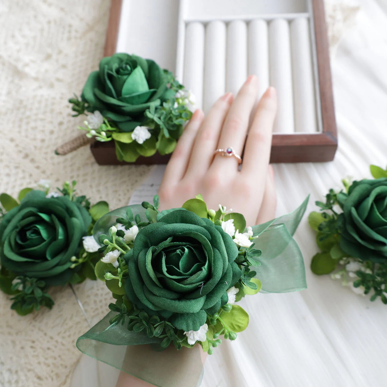H0037 Green Rose Wrist Corsage Wristlet Band Bracelet and Men Boutonniere for Wedding Artificial Flower Prom Decorations
H0037 Green Rose Wrist Corsage Wristlet Band Bracelet and Men Boutonniere for Wedding Artificial Flower Prom Decorations