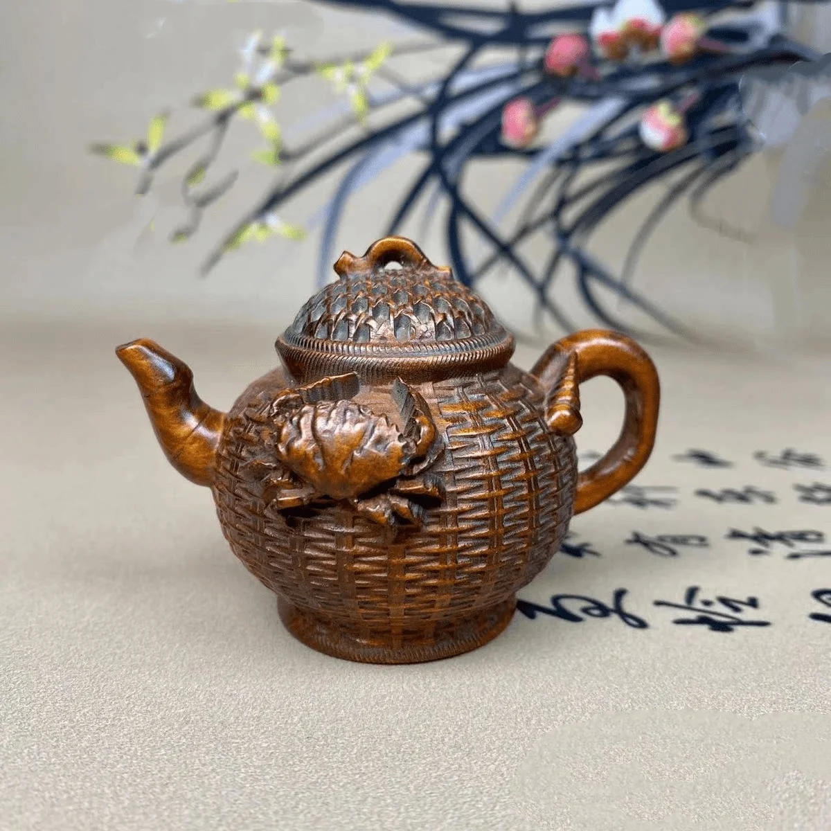 Antique boxwood carving mini teapot handicraft handle piece tea table home living room desktop decoration
Antique boxwood carving mini teapot handicraft handle piece tea table home living room desktop decoration