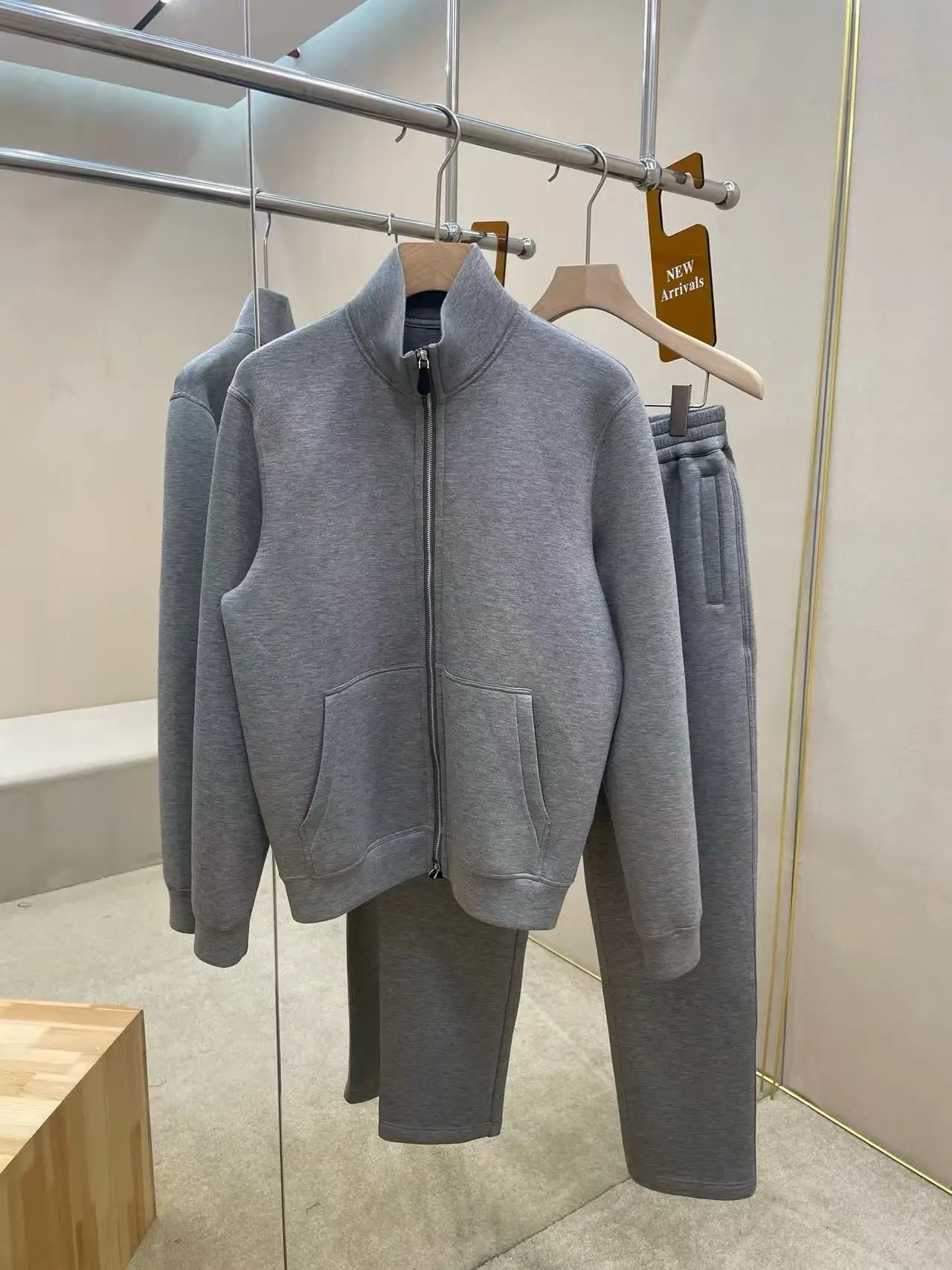 LP Italian stand-up collar casual suit men's cardigan sweater casual pants
LP Italian stand-up collar casual suit men's cardigan sweater casual pants