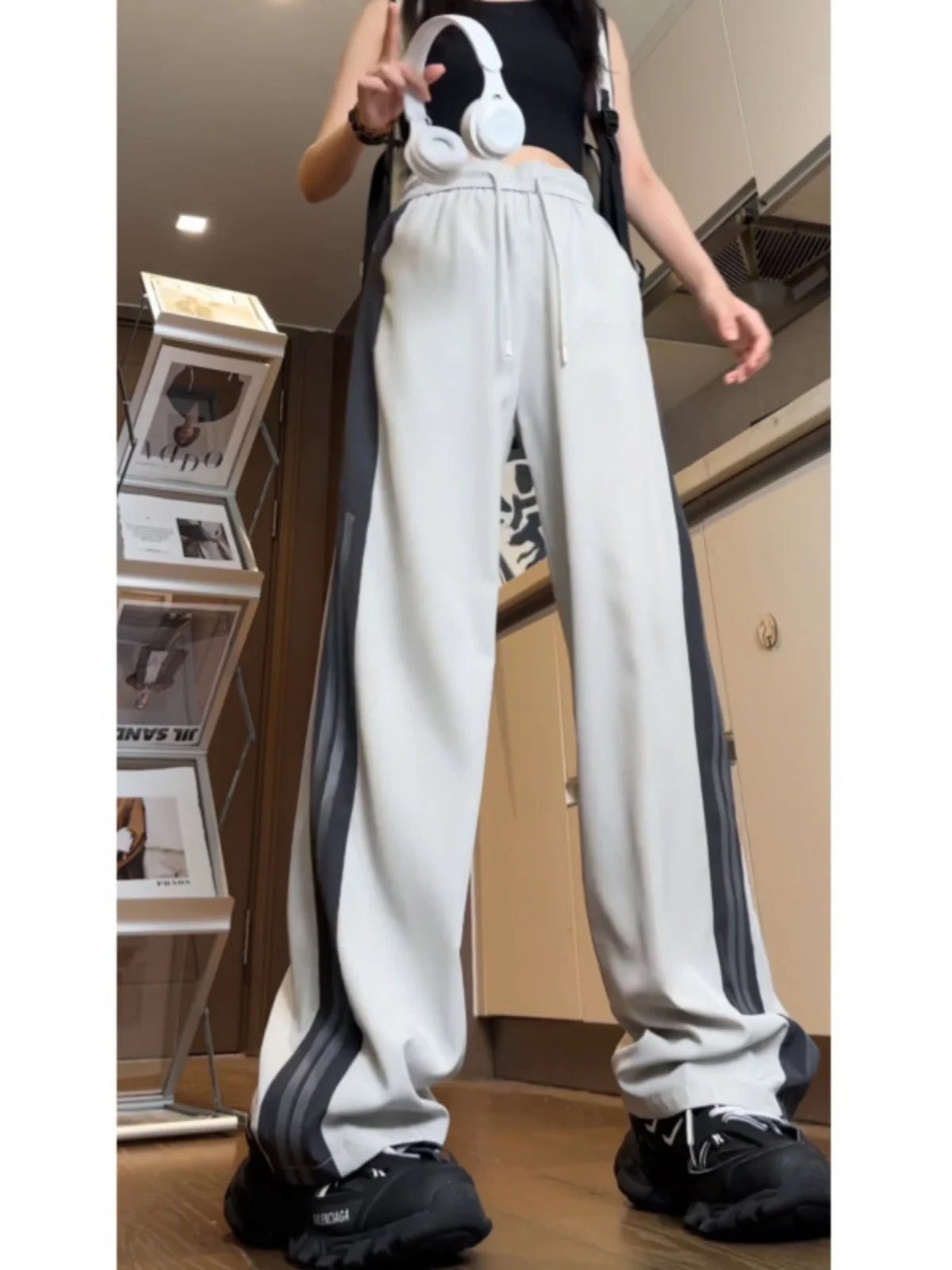 Охлаждающие мужские летние тонкие дышащие повседневные брюки из ледяного шелка, широкие длинные брюки, прямой крой Spor, легкий вес свободного покроя
Охлаждающие мужские летние тонкие дышащие повседневные брюки из ледяного шелка, широкие длинные брюки, прямой крой Spor, легкий вес свободного покроя