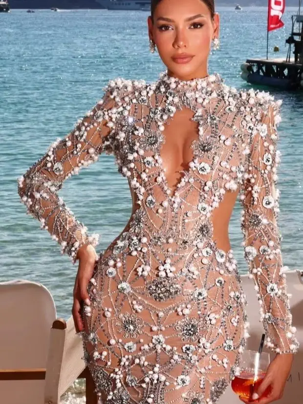 Glamorous Nude Sheer Crystal Embellished Long Sleeve Party Dress Sultry High Neck Evening Gown for Wedding Guests فساتين سهرة
Glamorous Nude Sheer Crystal Embellished Long Sleeve Party Dress Sultry High Neck Evening Gown for Wedding Guests فساتين سهرة
