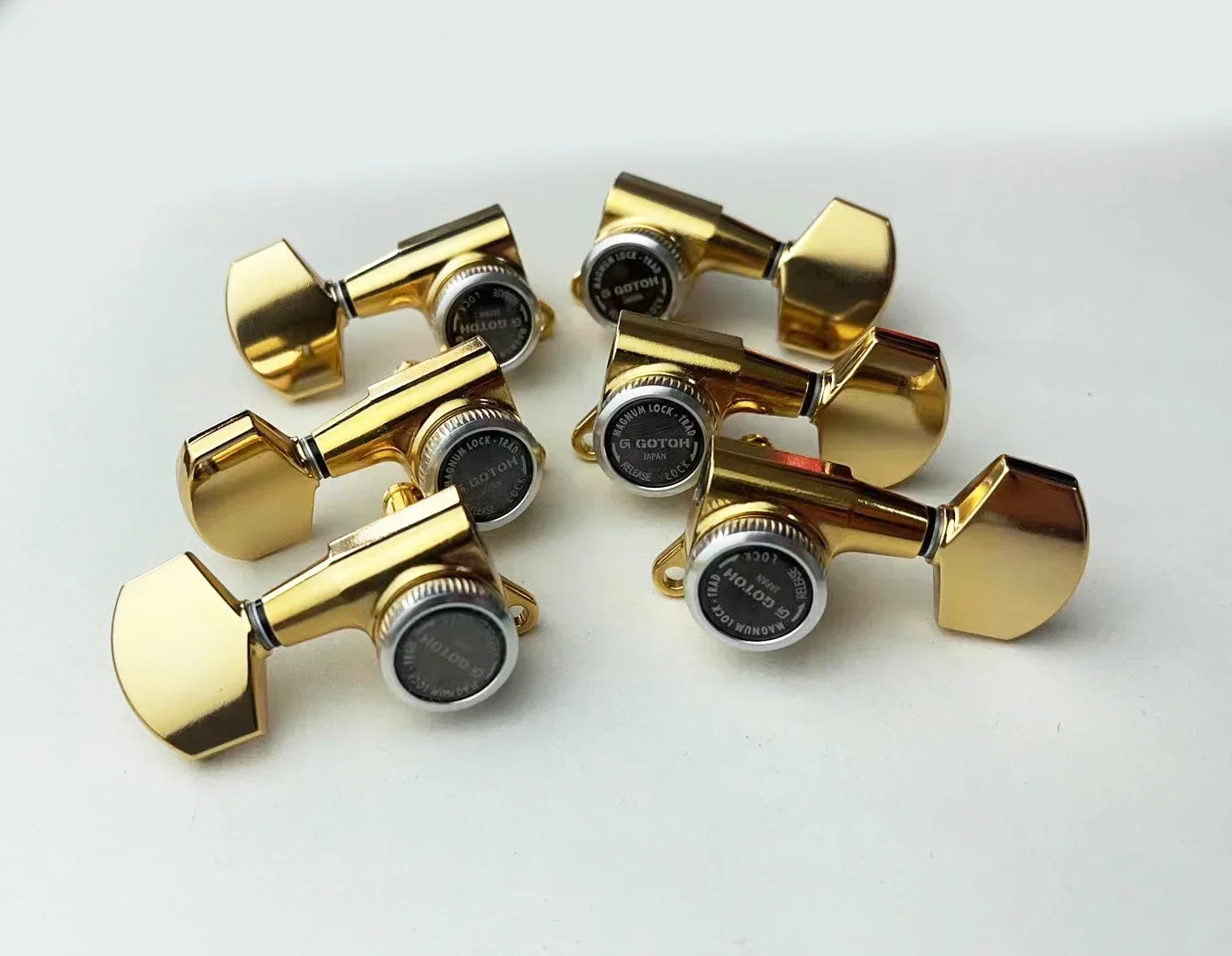 GOTOH SG381-01-MGT Electric Guitar Locking Machine Heads Tuners ( Gold ) Tuning Peg MADE IN JAPAN {Without box}
GOTOH SG381-01-MGT Electric Guitar Locking Machine Heads Tuners ( Gold ) Tuning Peg MADE IN JAPAN {Without box}