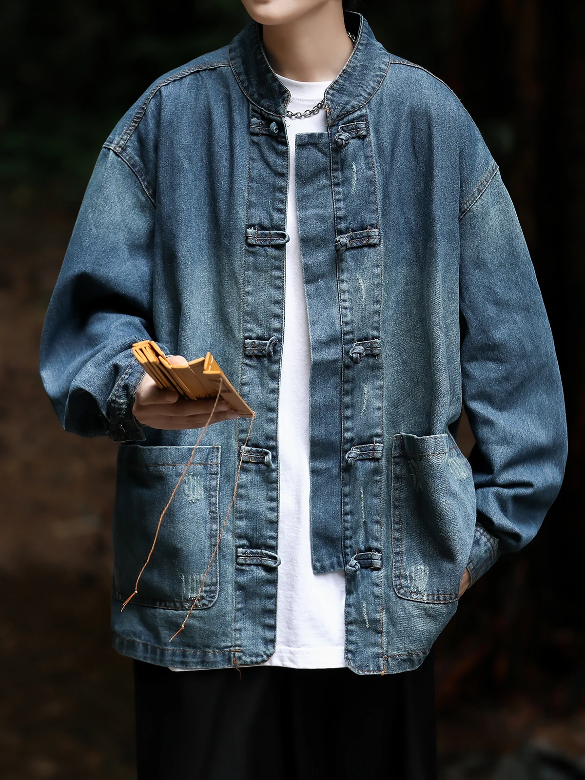 New Chinese Sle adient Dyed Waed Denim Jaet Men's Vintage Tang Suit Buttoned irt Coat Loose Fit Youth Faion
New Chinese Sle adient Dyed Waed Denim Jaet Men's Vintage Tang Suit Buttoned irt Coat Loose Fit Youth Faion