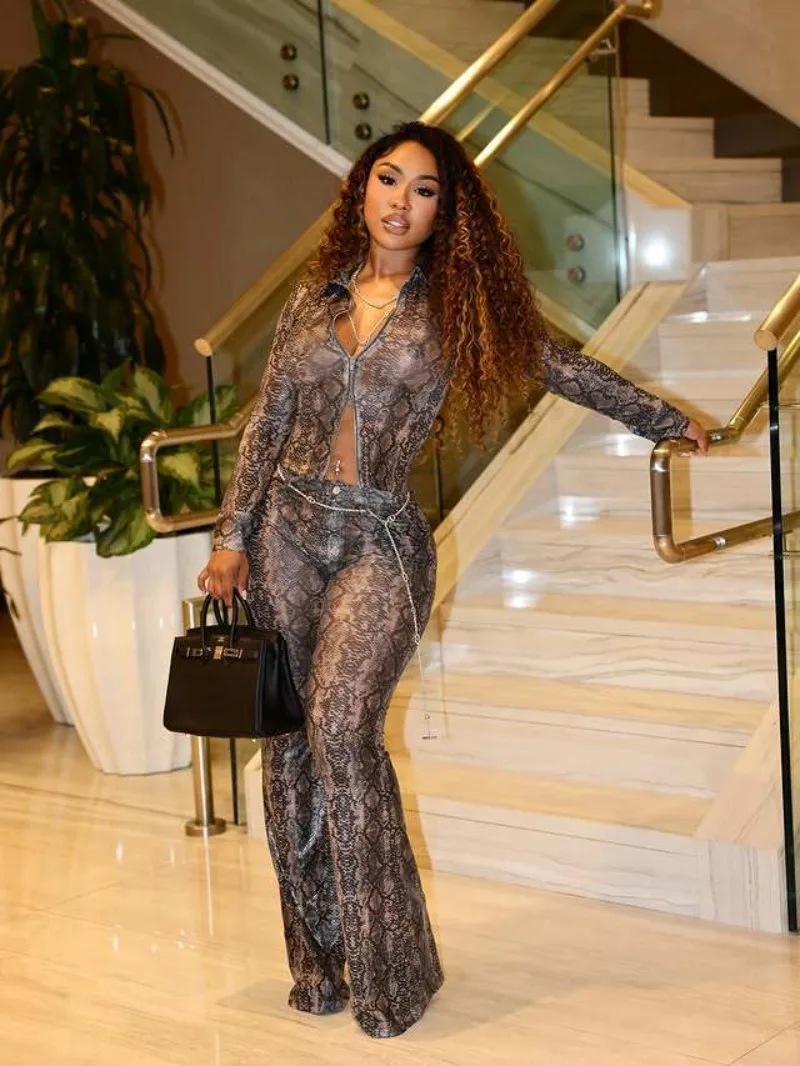 Серпантинский принт, комплект из 2 предметов, женская мода, отложной воротник, куртки на молнии с длинными рукавами, топы + брюки-клеш, тонкие повседневные костюмы
Серпантинский принт, комплект из 2 предметов, женская мода, отложной воротник, куртки на молнии с длинными рукавами, топы + брюки-клеш, тонкие повседневные костюмы