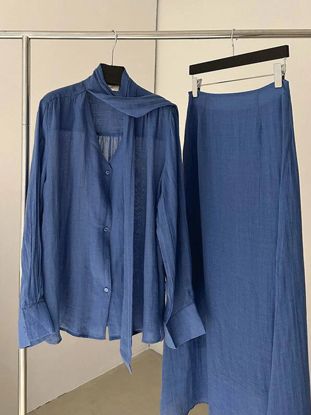 Ladies' Blue Long Sleeve Shirt with Sash Sun Protection Fashionable Midi Skirt Two-Piece Set Spring Commute Style Casual Wear
Ladies' Blue Long Sleeve Shirt with Sash Sun Protection Fashionable Midi Skirt Two-Piece Set Spring Commute Style Casual Wear