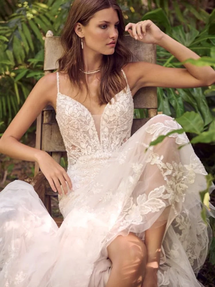 2025 Customized Wedding Dress, Thin Strap Deep V-Neck Lace Pattern Bareback Fishtail Skirt Sexy And Romantic Outdoor Wedding
2025 Customized Wedding Dress, Thin Strap Deep V-Neck Lace Pattern Bareback Fishtail Skirt Sexy And Romantic Outdoor Wedding