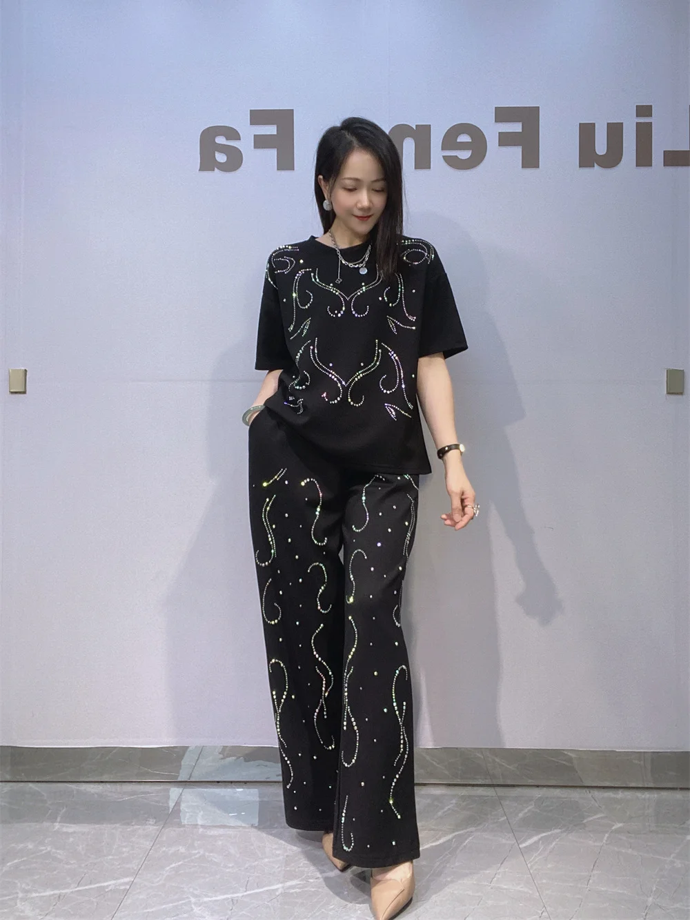 Fashionable Wide Leg Pants Set Women's Summer Evening Clothing Ironed Diamond Short Sleeve T-Shirt Two Piece Set Slimming Effect
Fashionable Wide Leg Pants Set Women's Summer Evening Clothing Ironed Diamond Short Sleeve T-Shirt Two Piece Set Slimming Effect